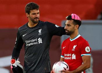 تساؤلات حول محمد صلاح أليسون حصلت على أصوات لاعبي ليفربول لأكون ضمن القادة