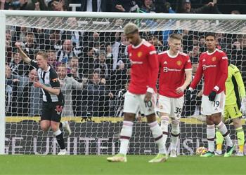 نيفيل يهاجم لاعبي مانشستر يونايتد بعد التأخر أمام نيوكاسل مجموعة من المتذمرين