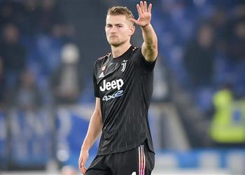 رايولا يسهل مفاوضات برشلونة لضم دي ليخت من يوفنتوس