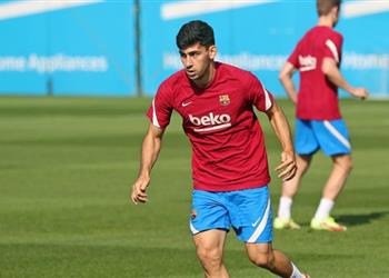 لحسم مستقبله ديمير يغيب عن تدريبات برشلونة بإذن من تشافي
