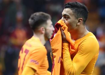 ردود أفعال متباينة لجماهير جالطة سراي على تألق مصطفى محمد أمام دنيزلي سبور