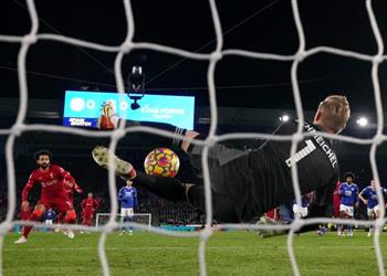 كاسبر شمايكل يوضح كيف تصدى لركلة جزاء محمد صلاح في مباراة ليفربول وليستر سيتي