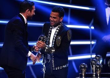 داني ألفيس يشيد بـ فلورنتينو بيريز رئيس ريال مدريد