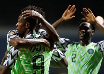 منافس مصر إصابة مهاجم نيجيريا بـ فيروس كورونا قبل أيام من أمم إفريقيا