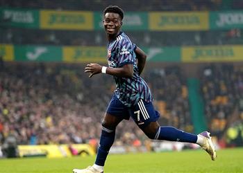 ليفربول يسعى لضم ساكا من آرسنال واللاعب يرد