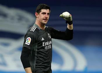 بعد إصابته بكورونا ريال مدريد يتواصل مع الليجا لمشاركة كورتوا أمام خيتافي