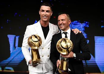 خورخي مينديز يرد على أنباء رغبة رونالدو في الرحيل عن مانشستر يونايتد