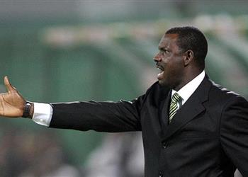 منافس مصر مدرب نيجيريا ي علن سبب استبعاد مهاجم واتفورد من أمم إفريقيا هددوه