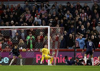 فيديو أستون فيلا يتلقى هزيمة قاتلة أمام برينتفورد في الظهور الأول لـ تريزيجيه م نذ 266 يوم ا