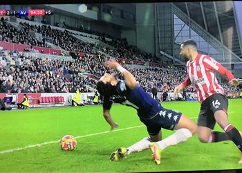 جماهير أستون فيلا تطالب بمعاقبة تريزيجيه بعد الخسارة أمام برينتفورد