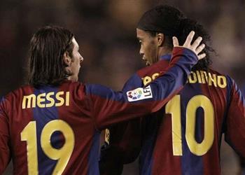 تصريحات رونالدينيو مازحا سأعلم ميسي القليل من الأشياء ليصبح أفضل