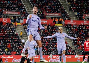 دي يونج يقود برشلونة للفوز على مايوركا والصعود للمركز الخامس في الدوري الإسباني