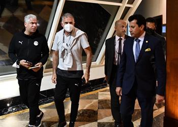 صور أشرف صبحي يزور منتخب مصر ويوجه رسالة تحفيزية لـ كيروش واللاعبين قبل السفر لـ أمم إفريقيا