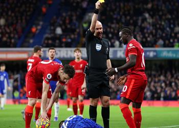 كاراجر ماني لا يستحق الطرد بعد تدخله على أزبيليكويتا ولاعب تشيلسي السابق يهاجمه