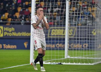 إشبيلية يتخطى قادش بهدف ويضغط على ريال مدريد في صراع الدوري الإسباني