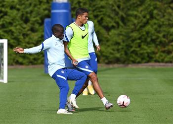 توخيل يعلن إصابة كانتي وتياجو سيلفا بفيروس كورونا