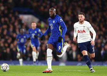 صورة جماهير توتنهام تستفز لوكاكو خلال مواجهة تشيلسي والبلجيكي يرد