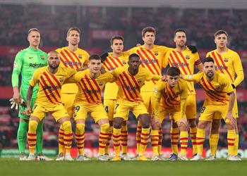 إصابة مدافع برشلونة ضد غرناطة في الدوري الإسباني