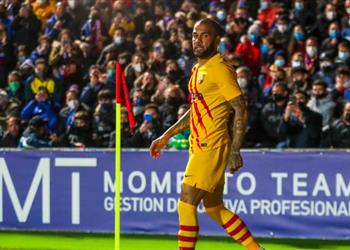 ألفيس يحقق رقم ا قياسي ا مع برشلونة بعد مشاركته ضد غرناطة