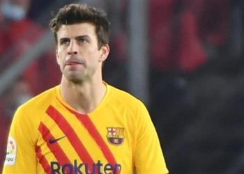 بيكيه يرد على المطالبة بطرده في مباراة برشلونة وغرناطة تعلموا قبل أن تشتكوا