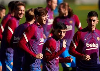 غياب ثنائي برشلونة الأنباء السيئة تتوالى على تشافي قبل السوبر أمام ريال مدريد
