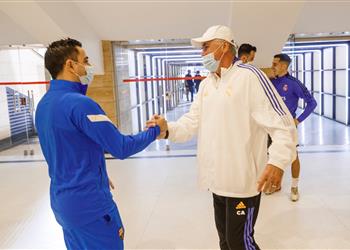 تشافي يكشف موقف فيران توريس وثنائي برشلونة من مباراة ريال مدريد في السوبر الإسباني
