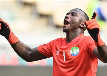 لاعب تشيلسي يشيد بأداء حارس سيراليون أمام الجزائر