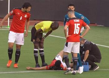 كاف يوضح عبر بطولات هل يستطيع منتخب مصر ضم لاعب بديل لـ أكرم توفيق