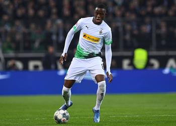 أمام أنظار ليفربول مانشستر يونايتد يتحرك لضم دينيس زكريا