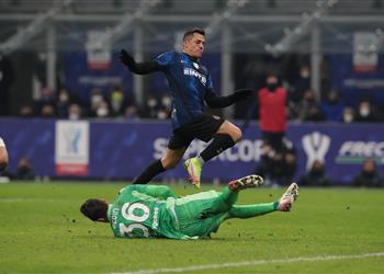 بالفيديو في الدقيقة الأخيرة إنتر ميلان يقتل يوفنتوس بهدف سانشيز ويتوج بطلا للسوبر الإيطالي