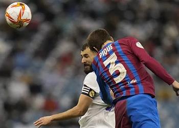 بيكيه عن هزيمة برشلونة من ريال مدريد مؤلمة لكن رؤوسنا مرفوعة