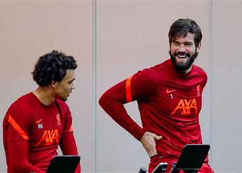 بيان رسمي ليفربول يكشف موقف أليسون وأرنولد من مواجهة آرسنال