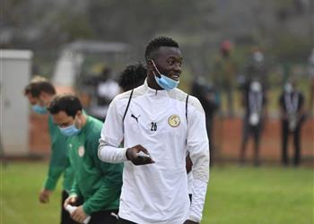 فيفا يورط السنغال في أمم إفريقيا ويقرر إيقاف لاعبه عن كرة القدم