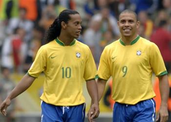 كريستيانو رونالدو الظاهرة ورونالدينيو قدوة لي لكنني فزت بألقاب أكثر منهما