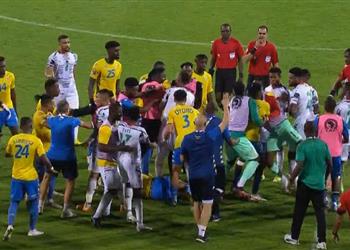 فيديو مشادة بين لاعبي غانا والجابون بعد نهاية المباراة والحكم يشهر البطاقة الحمراء