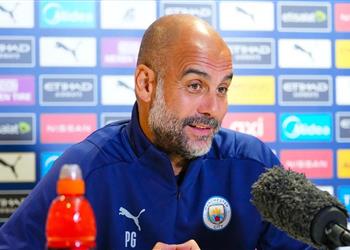 جوارديولا ساخر ا من فان دايك وتوخيل نتصدر الدوري الإنجليزي بسبب كورونا والمال