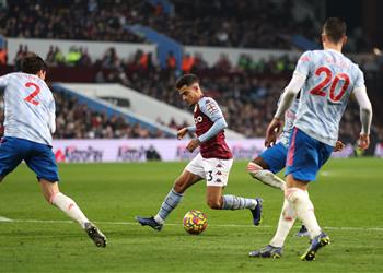 فيديو بعد نزوله كبديل كوتينيو يسجل هدفه الأول مع أستون فيلا أمام مانشستر يونايتد