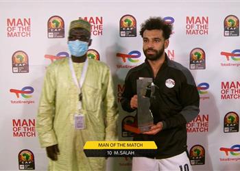 محمد صلاح يفوز بجائزة أفضل لاعب في مباراة مصر وغينيا بيساو