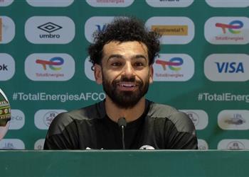 فيديو موقف طريف لـ محمد صلاح في المؤتمر الصحفي لمباراة مصر وغينيا بيساو