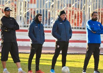 مران الزمالك كارتيرون يشرح للاعبين خطة مباراة فاركو في كأس الرابطة