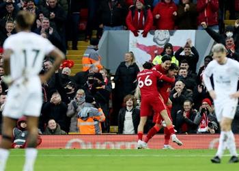 فيديو بعد دقائق من مشاركته مينامينو يسجل هدف ليفربول الثالث في برينتفورد