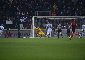 فيديو إنتر ميلان يسقط في فخ أتالانتا ويكتب رقم ا سلبي ا لأول مرة منذ 39 مباراة