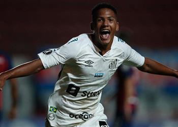 بسبب ديونه سانتوس يمنح برشلونة فرصة ضم جوهرته البرازيلية