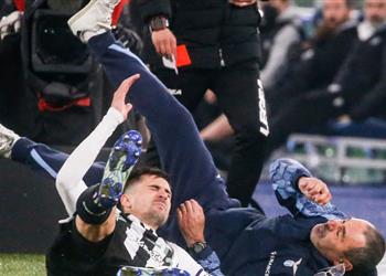 فيديو ساري يتلقى ضربة قوية من لاعب أودينيزي ويعلق على حالته