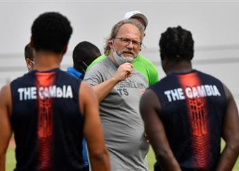 مدرب جامبيا احتفلت بخروج غانا من أمم إفريقيا وحظوظنا قليلة أمام تونس