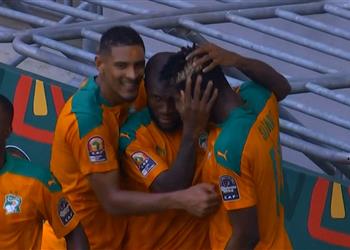 فيديو فرانك كيسي يسجل هدف كوت ديفوار الأول أمام الجزائر في أمم إفريقيا