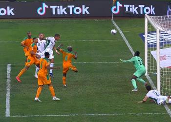 فيديو بن دبكة يسجل هدف الجزائر الأول أمام كوت ديفوار