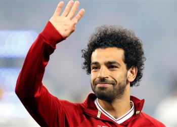 أسطورة الكاميرون يوجه نصيحة مهمة إلى ليفربول بشأن مستقبل محمد صلاح