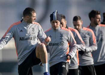 قائمة يوفنتوس لمباراة ميلان استدعاء أكي وغياب ثنائي الفريق