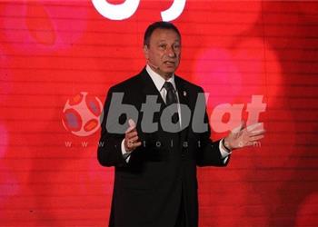 محمود الخطيب يعتمد بعثة الأهلي في كأس العالم للأندية تضم 65 فرد ا